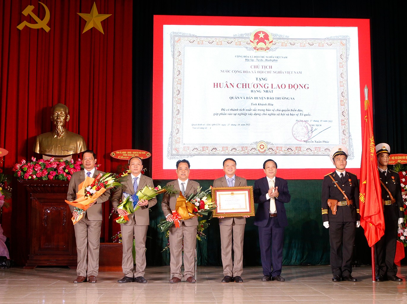 Huyện Trường Sa kỷ niệm 40 năm ngày truyền thống và đón nhận Huân chương Lao động hạng Nhất
